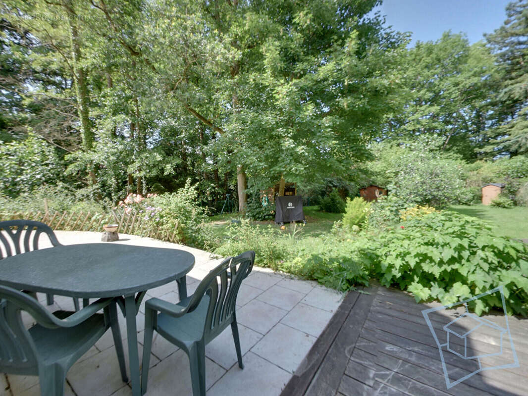 Maison à DAMPIERRE-EN-YVELINES