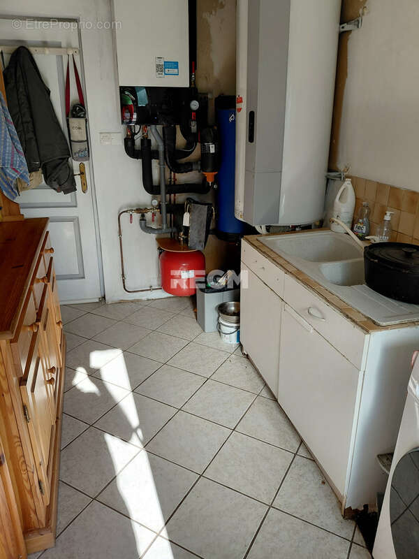 Très bel ensemble immobilier, comprenant maison avec piscine dans parc, grande serre pour tous légumes, hangar - photo 11