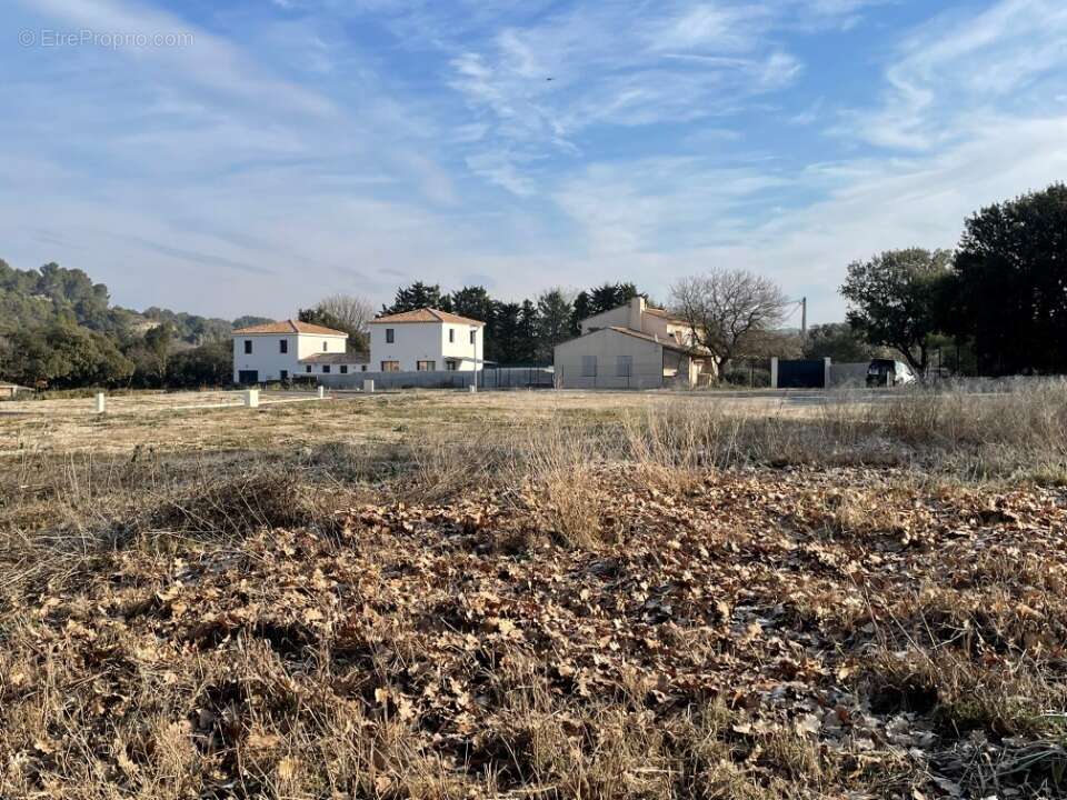 Terrain à PERTUIS