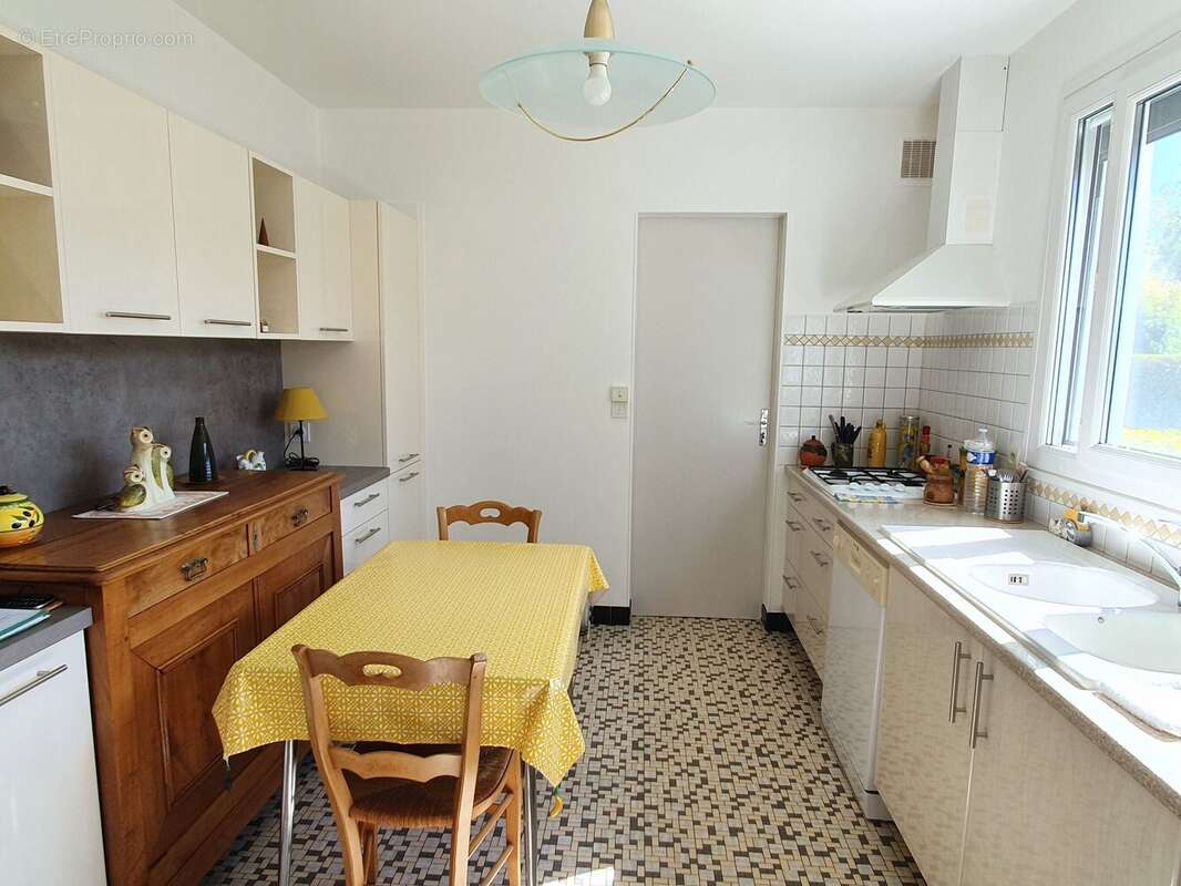 Maison 86 m² à Cozes  - photo 7