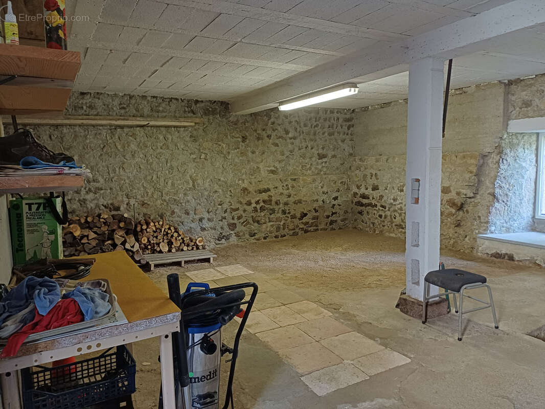 Maison à MONTREGARD