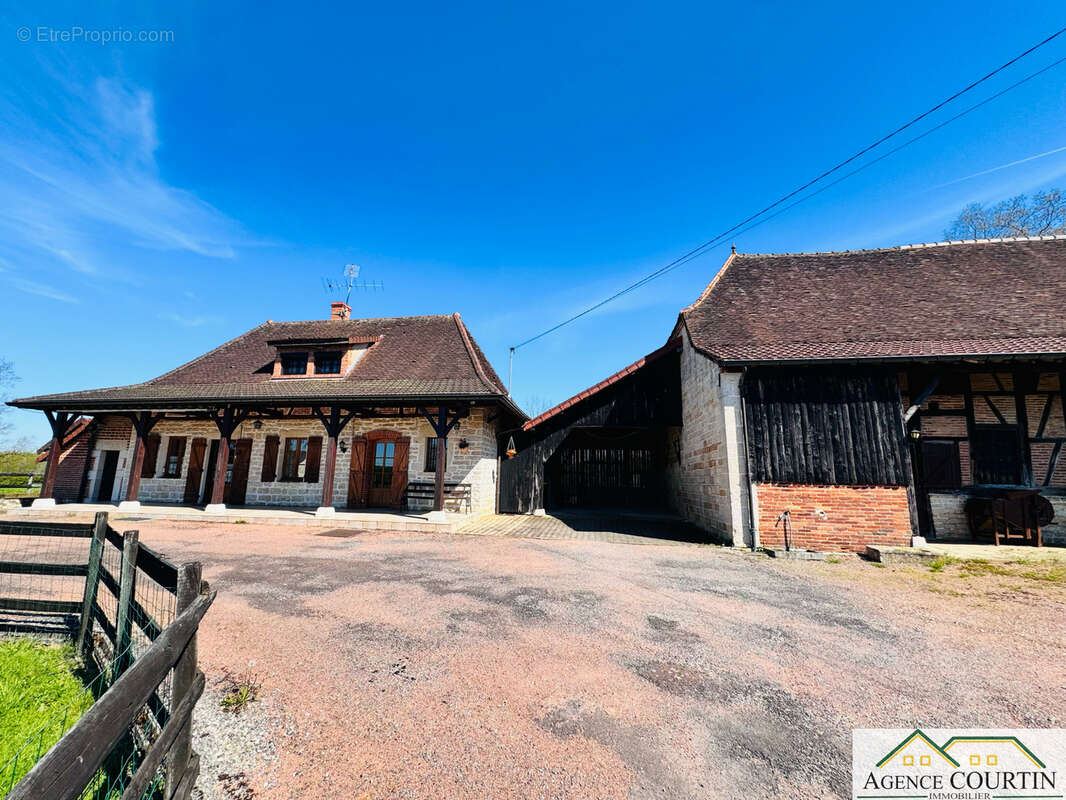 Maison à SAINT-MARTIN-DU-MONT