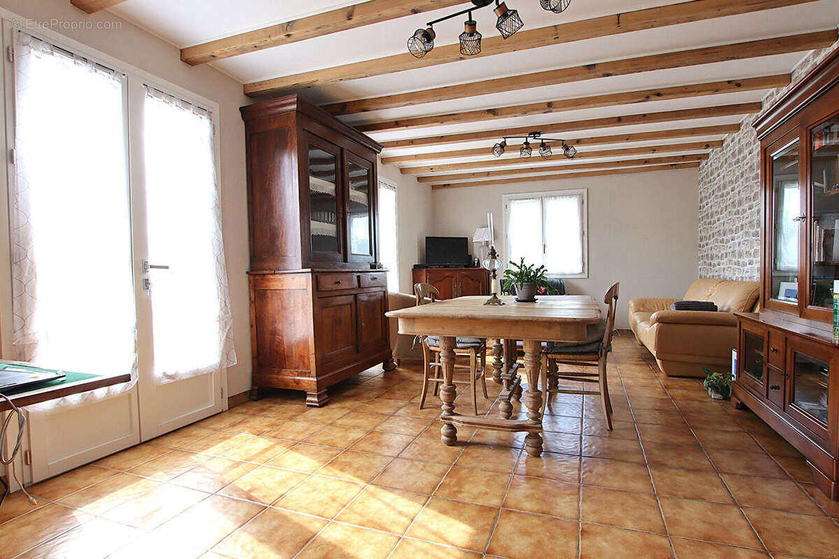 Maison à VOUILLE