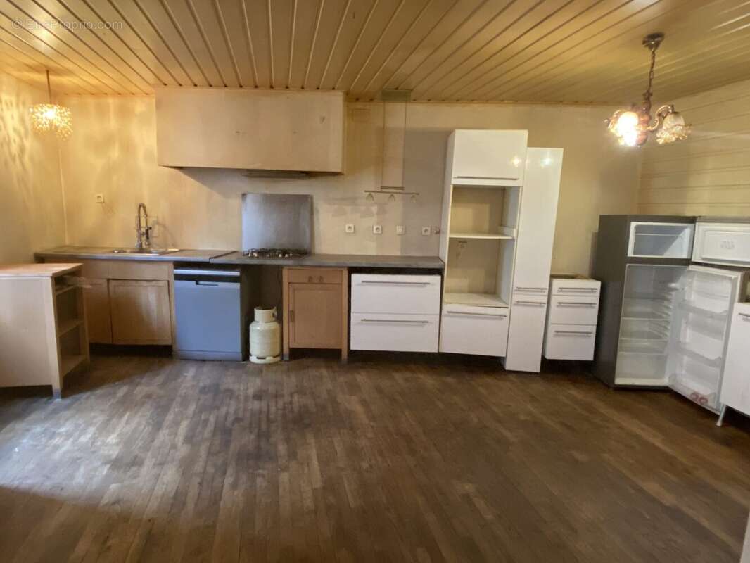 Maison à EYMOUTIERS