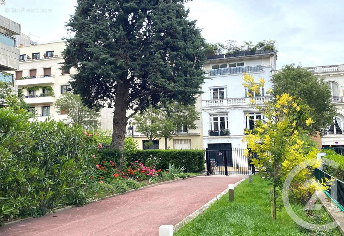 Appartement à NEUILLY-SUR-SEINE