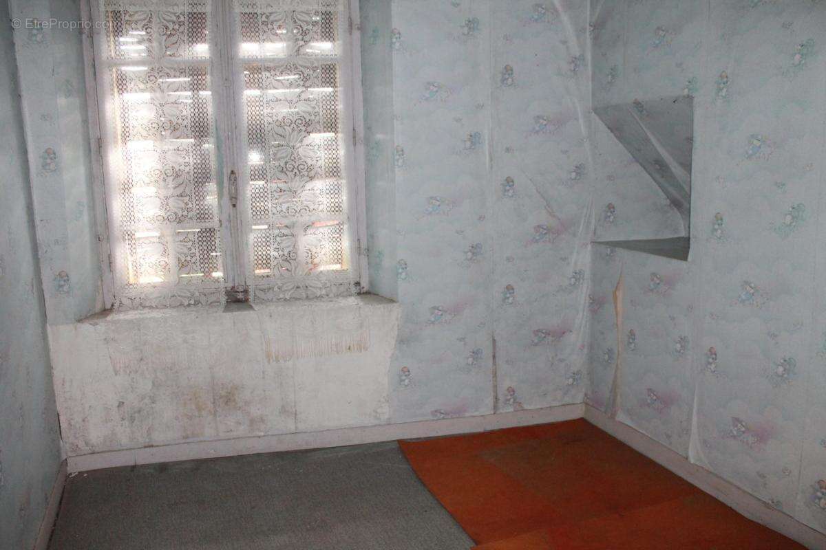 Maison100 M² à rénover+ garage+terrain - photo 8