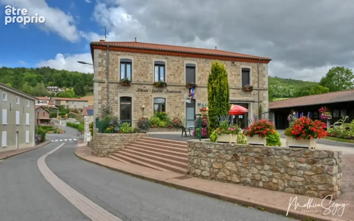 POMEYS, Agréable terrain constructible orienté sud au cœur du village - photo 10