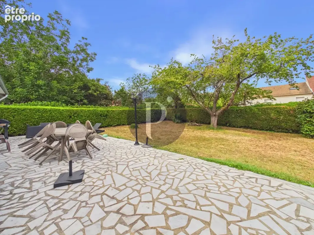 MORANGIS - Maison de 7 pièces sur terrain de 758m² - photo 5