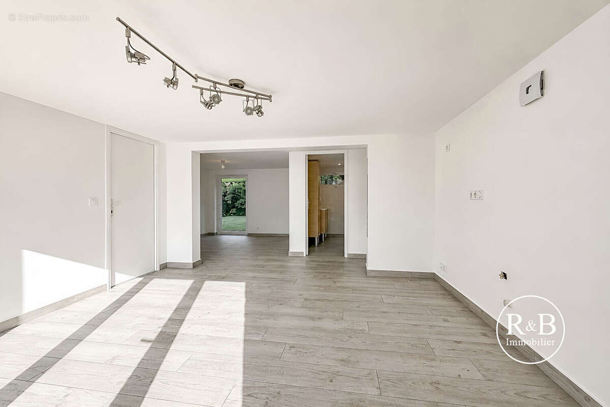 Maison à LES CLAYES-SOUS-BOIS