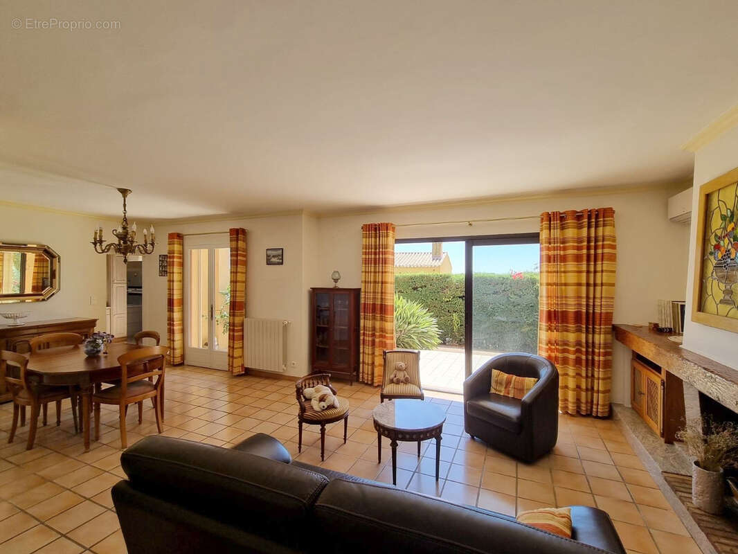 Maison à CARQUEIRANNE