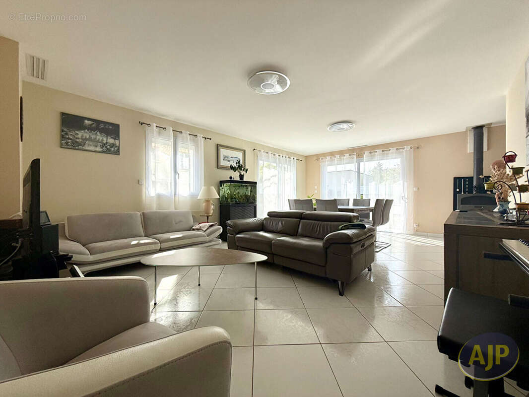 Maison à SAINT-LEGER-LES-VIGNES