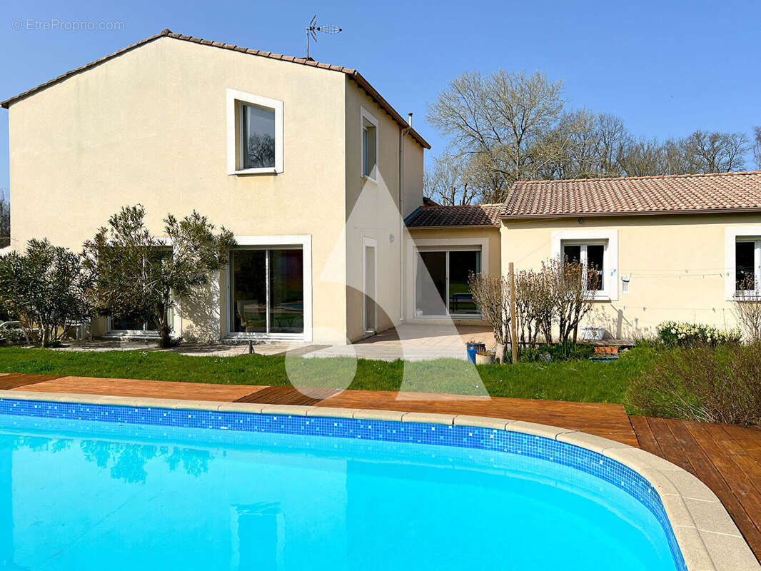 Maison à SAINTES