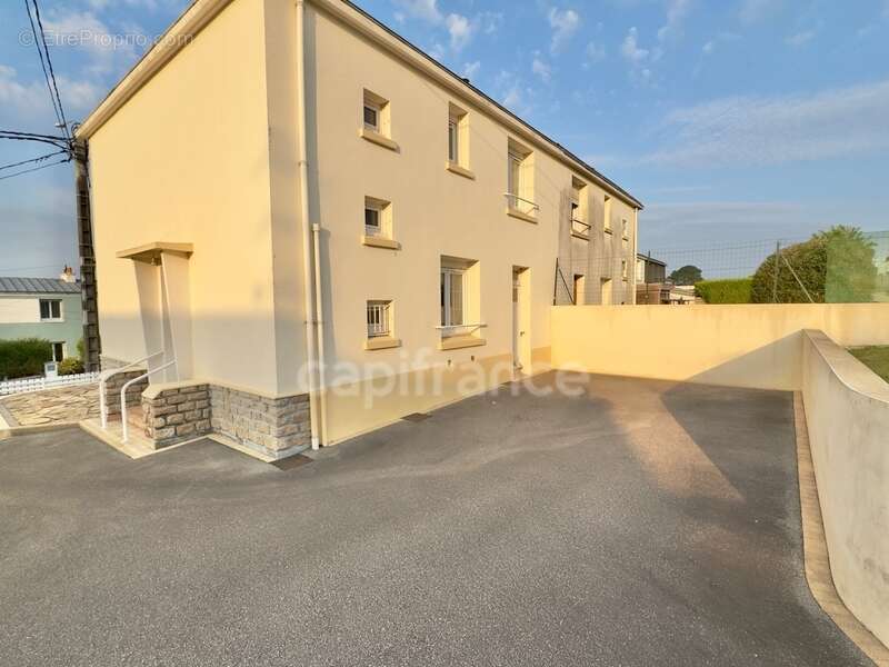 Maison de ville, quartier calme, proximité bourg, stationnements, rénovation - photo 10