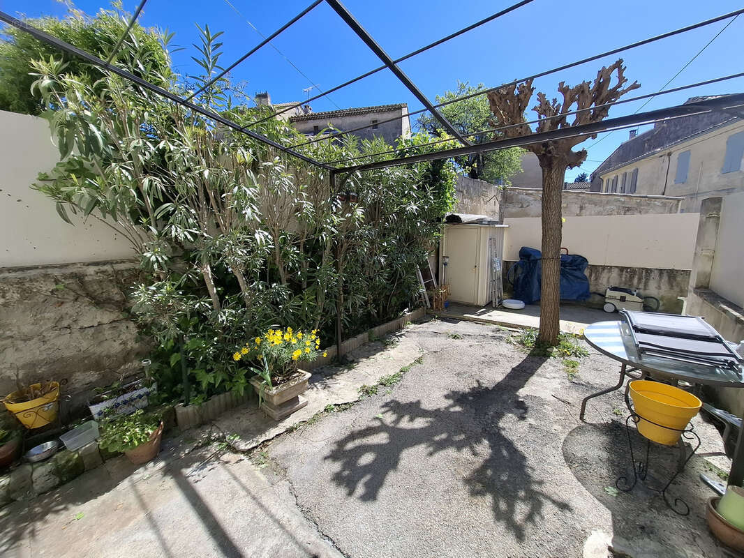 Maison de village avec cour et parking privé - photo 5