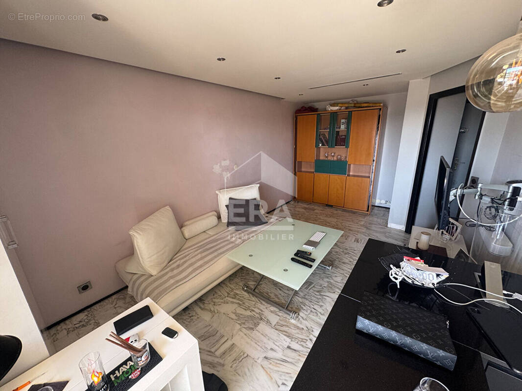 Appartement à SAINT-LAURENT-DU-VAR