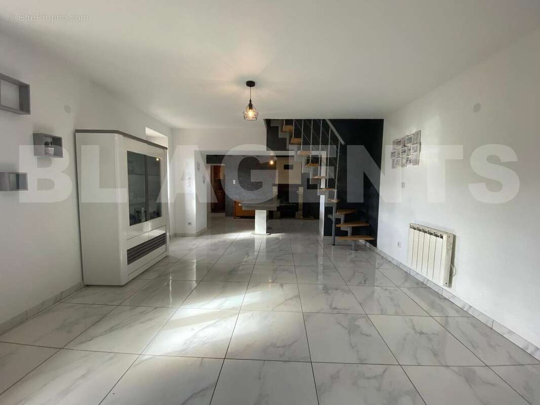 WhatsApp Image 2025-10-07 à 15 - Maison à VION