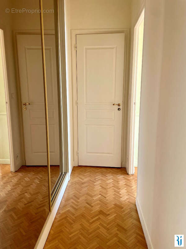 Appartement à MONT-SAINT-AIGNAN