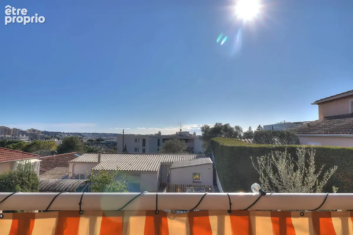 Antibes - Rare : Superbe 2 pièces avec grande terrasse au calme - photo 11