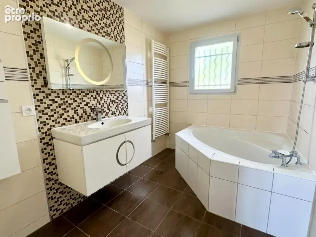 Maison de plain-pied récente – 104 m² – 3 chambres + bureau - photo 7
