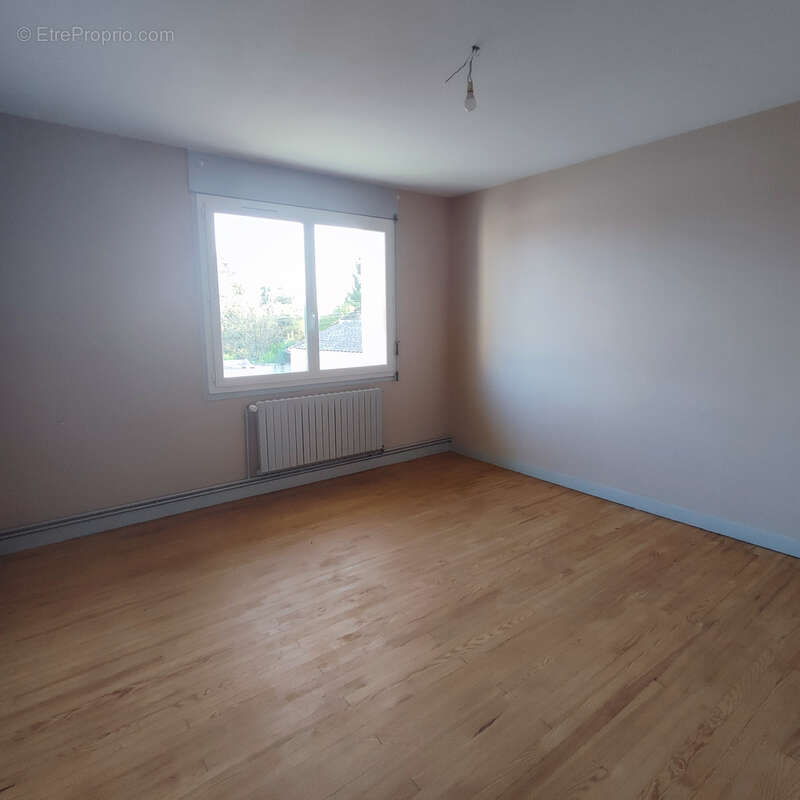 Maison à BRIZAMBOURG