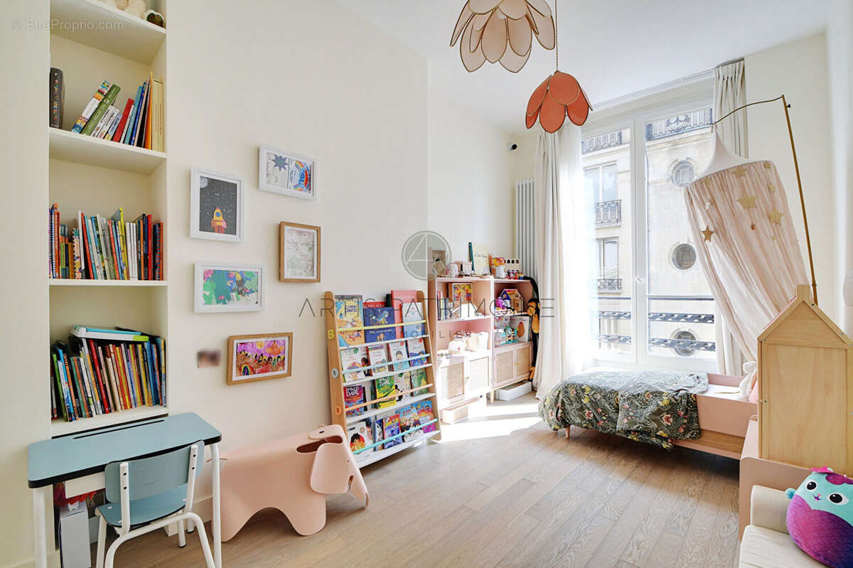 Appartement à PARIS-7E