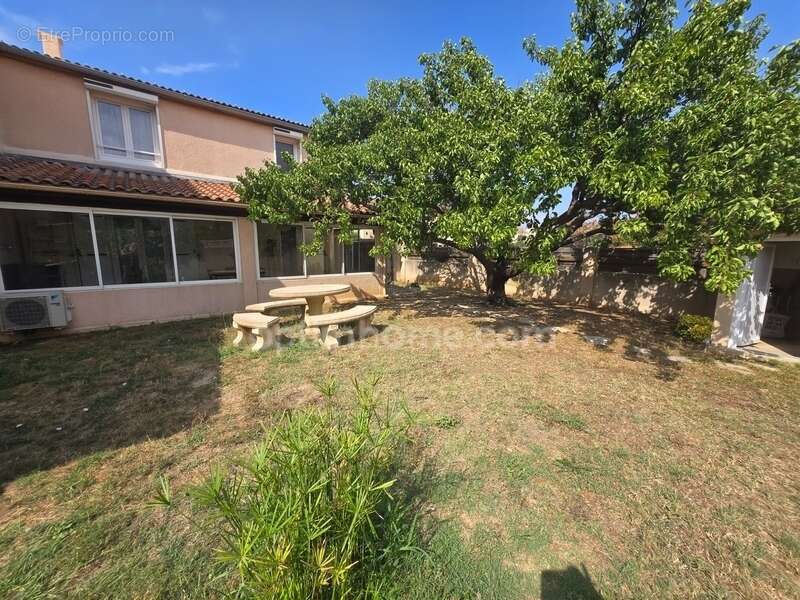 À seulement 50 mètres de la mer ! Une villa lumineuse avec jardin piscinable dans un environnement exceptionnel. Maison à vendre - photo 21