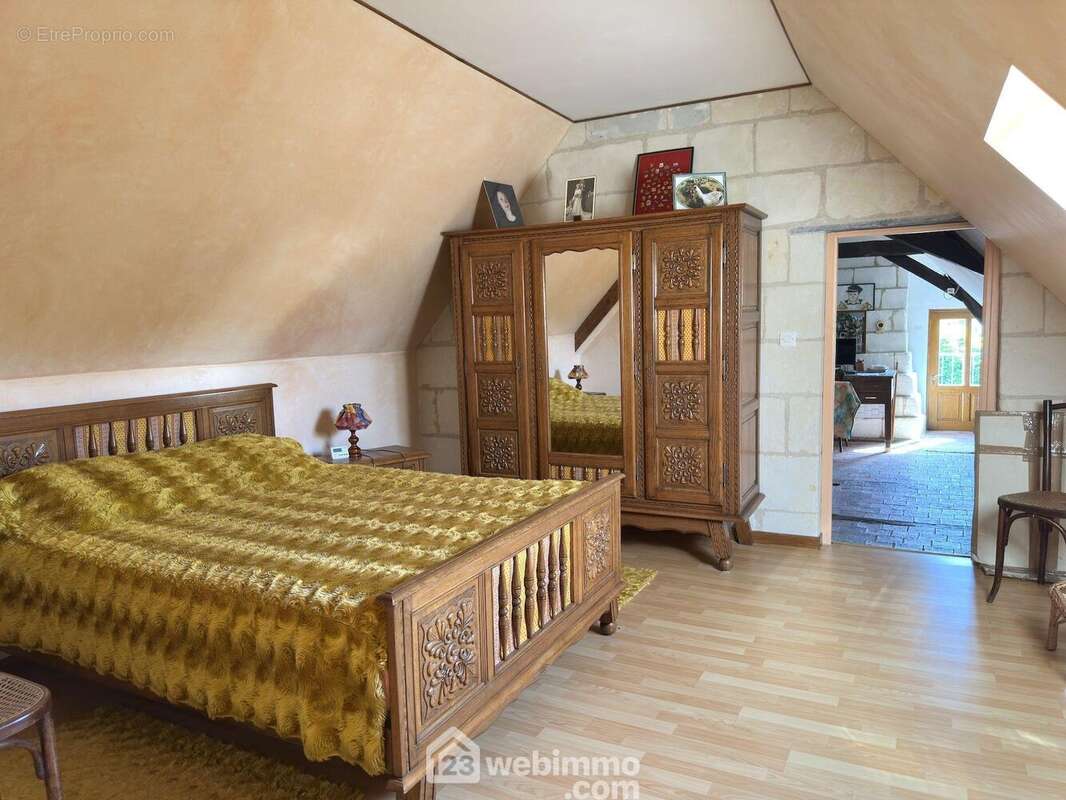 Maison 130 m² à Beaufort-En-Vallee  - photo 9
