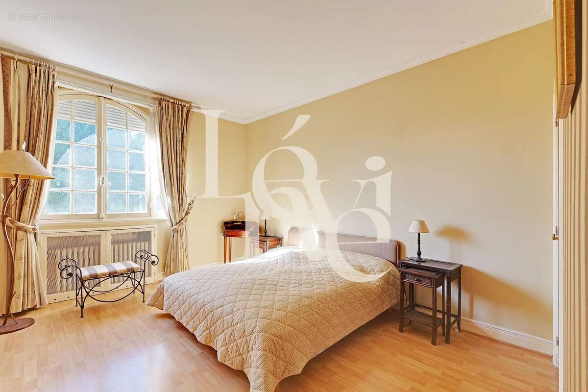Maison à SURESNES