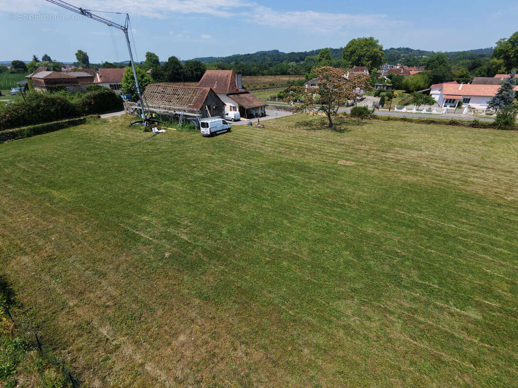 Terrain 3860 m² à Sauveterre-De-Bearn  - photo 9