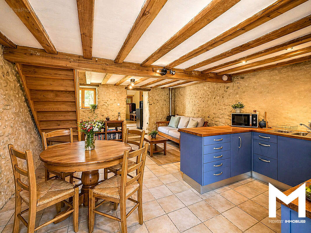 Maison à BUSSAC