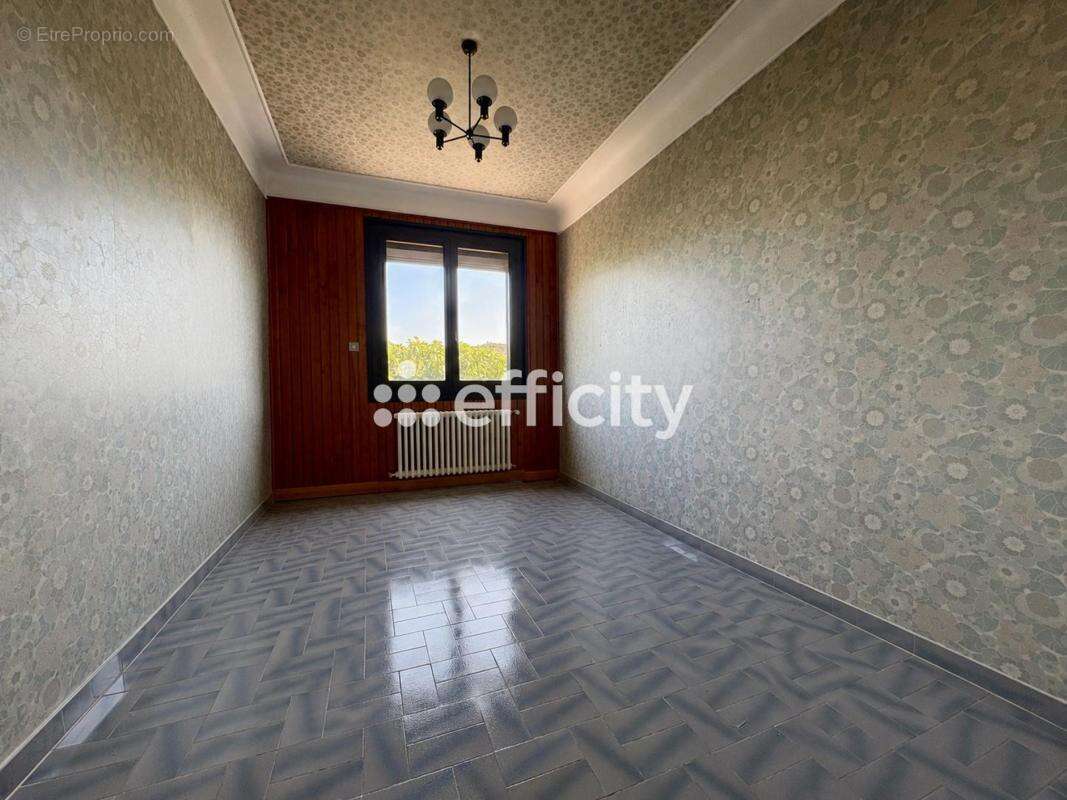 Maison 182 m² à Gignac-La-Nerthe  - photo 11