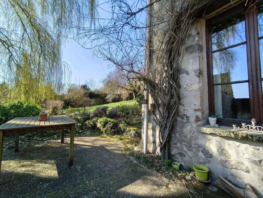 Maison à VALLANGOUJARD