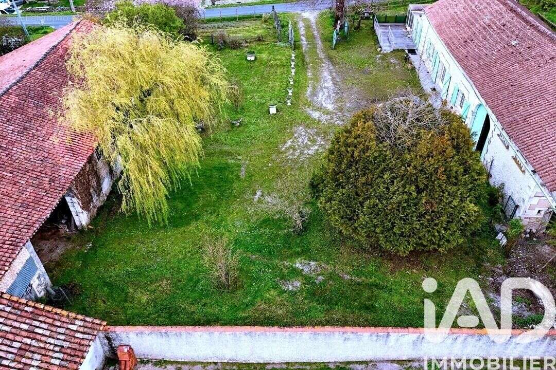 Maison 132 m² à Brie-Sous-Barbezieux  - photo 2