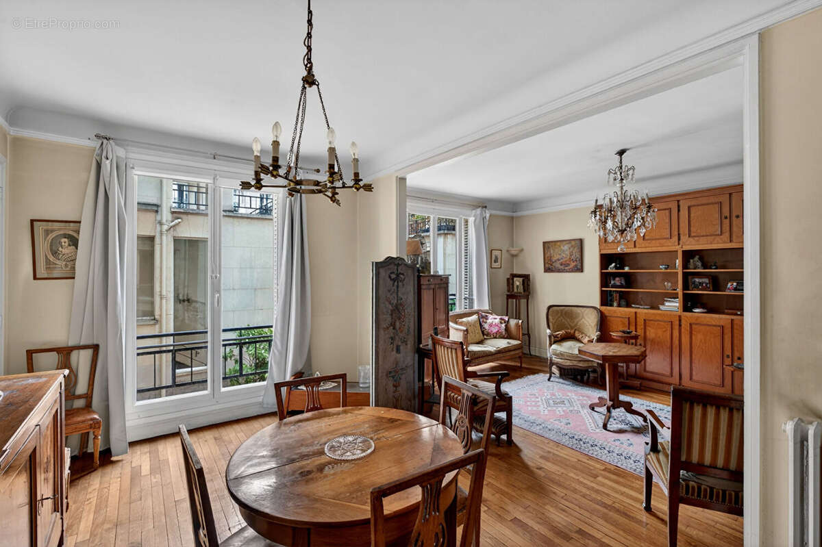 Appartement à PARIS-15E