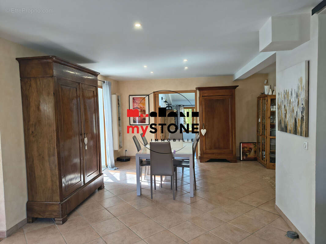 TREVOUX - Villa 164 m² 5 chambres avec piscine sur un terrain de 854 m² - photo 4