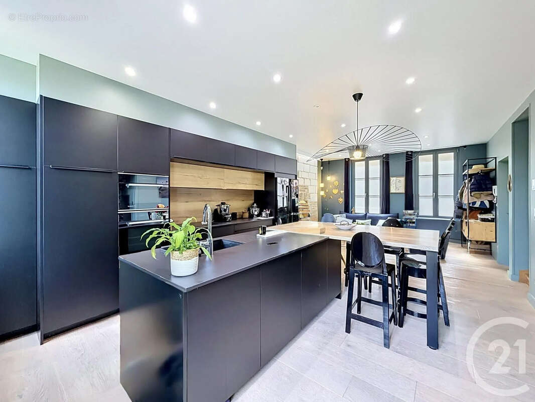 Maison 350 m² à Troyes  - photo 2