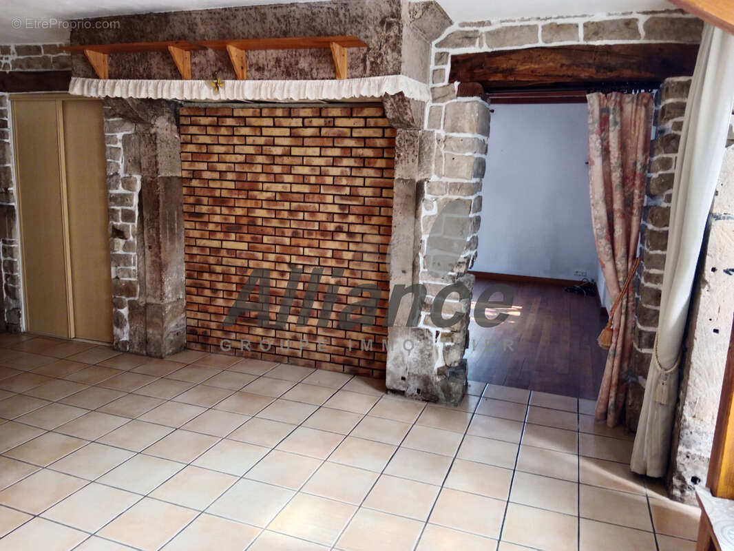 Maison à FOUGEROLLES