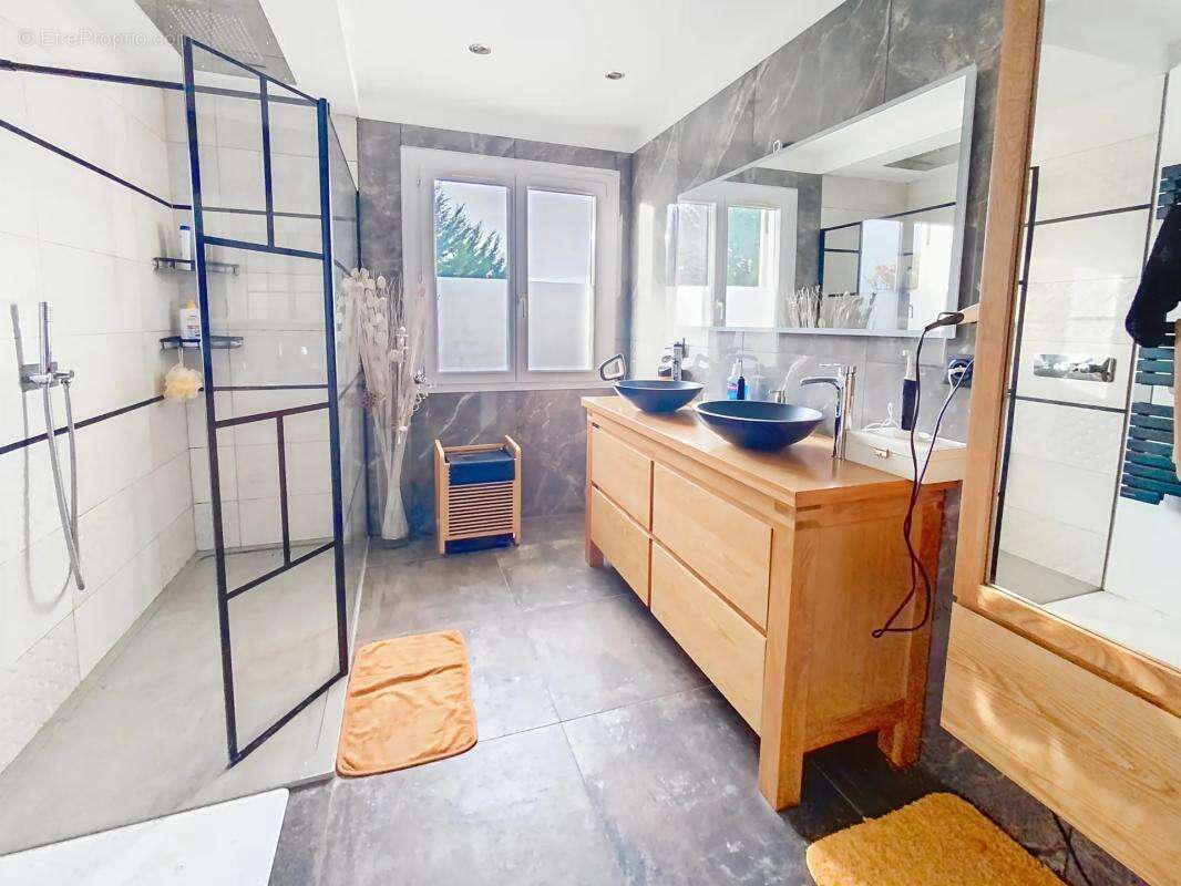 Maison à VILLETHIERRY