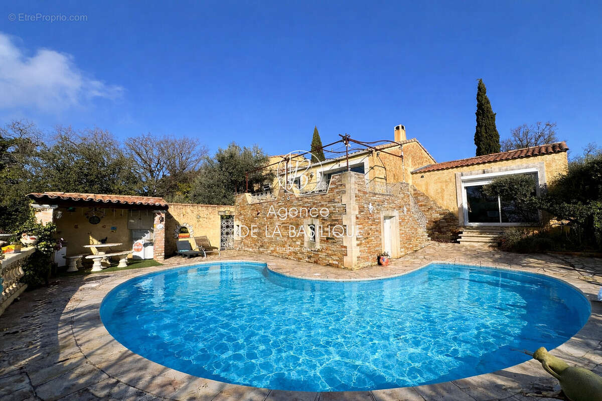 Maison à SEILLONS-SOURCE-D'ARGENS