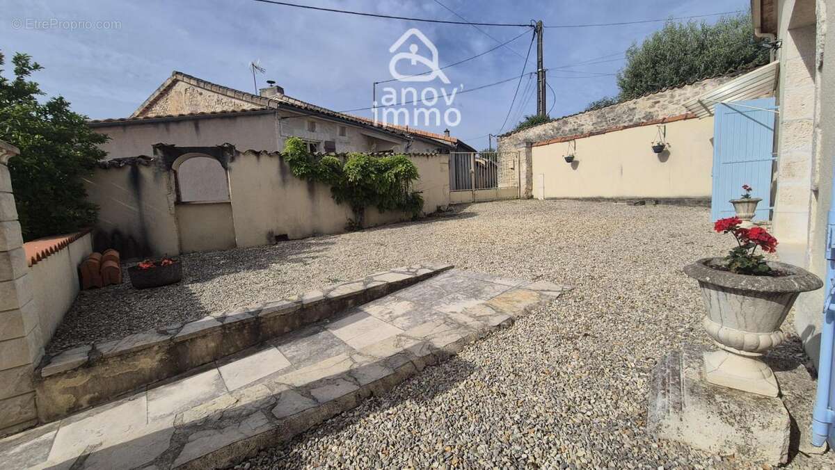 Grande maison familiale de plus de 150 m2 avec terrasse et j - photo 17