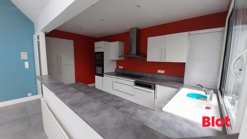 Maison 174 m² à La Chapelle-Des-Fougeretz  - photo 8