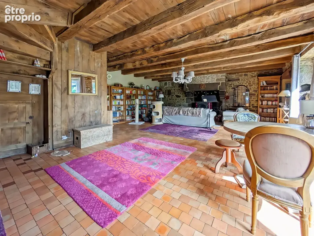 Maison en pierre  avec dépendances - 317 m² - 4 chambres - 8 pièces - Noyal sous Bazouges (35560) - photo 7