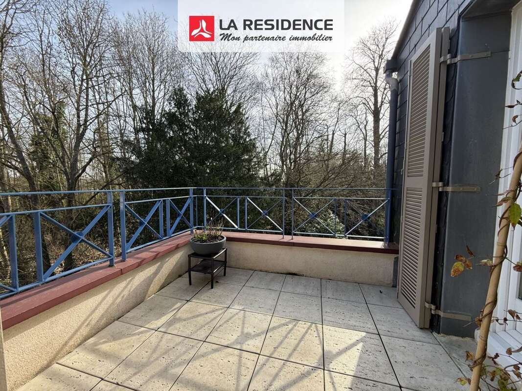 Appartement à LE MESNIL-SAINT-DENIS