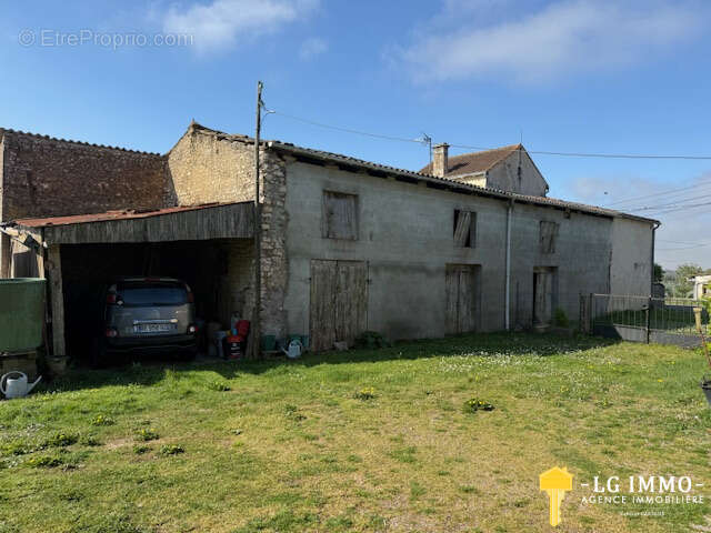 Maison à SAINT-THOMAS-DE-CONAC