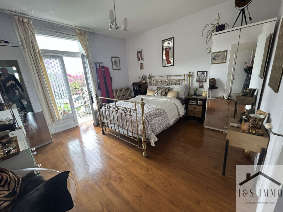 Maison à CHERVES-CHATELARS