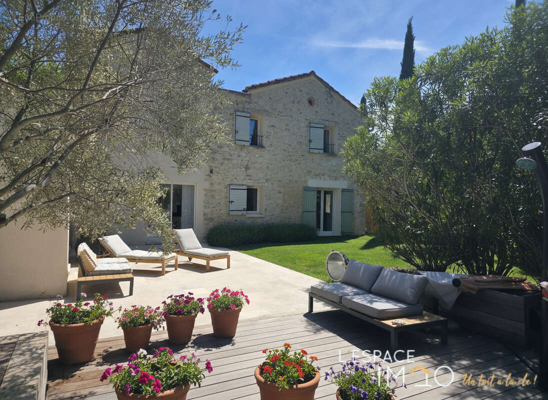 Maison à SAINT-SATURNIN-LES-AVIGNON