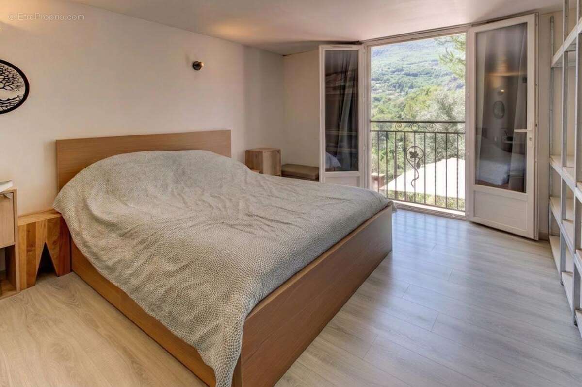 Maison de caractère de 175 m² avec appartement indépendant, jardin, jacuzzi et garage – carros village - photo 31