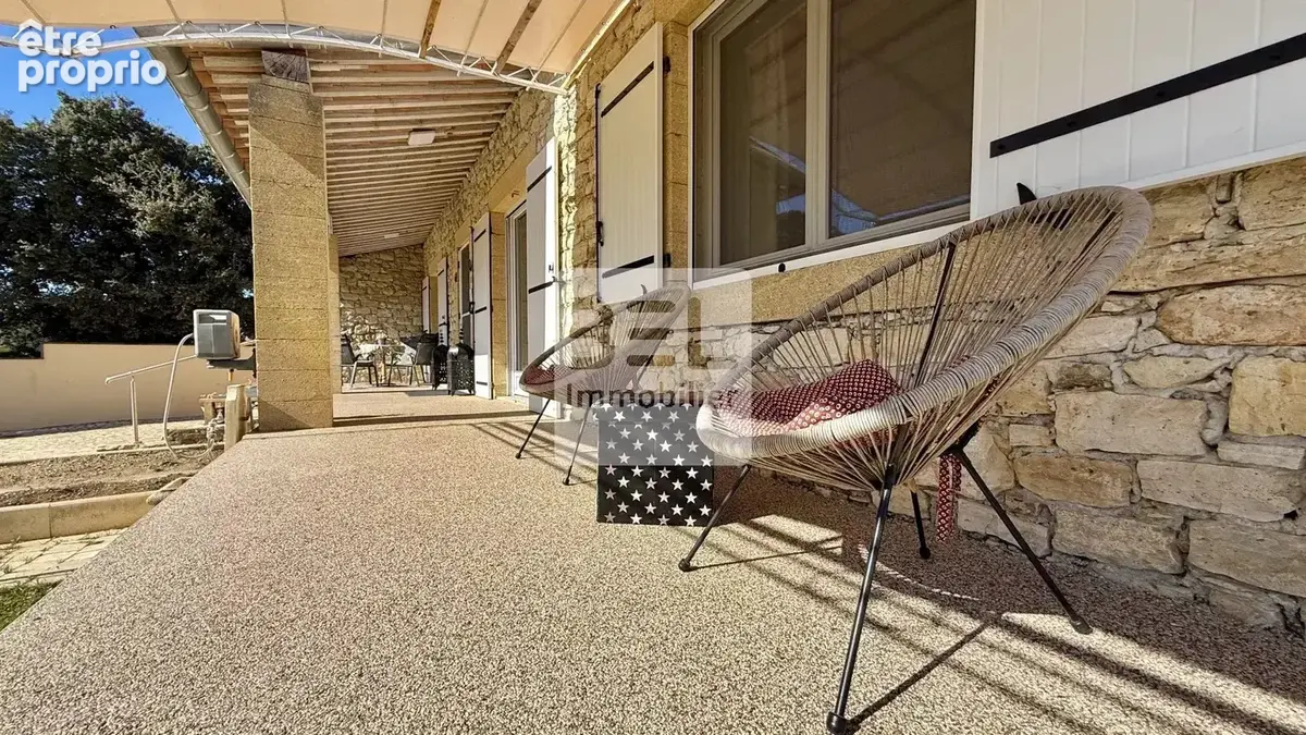Villa de plain pied avec piscine et dépendances - photo 3