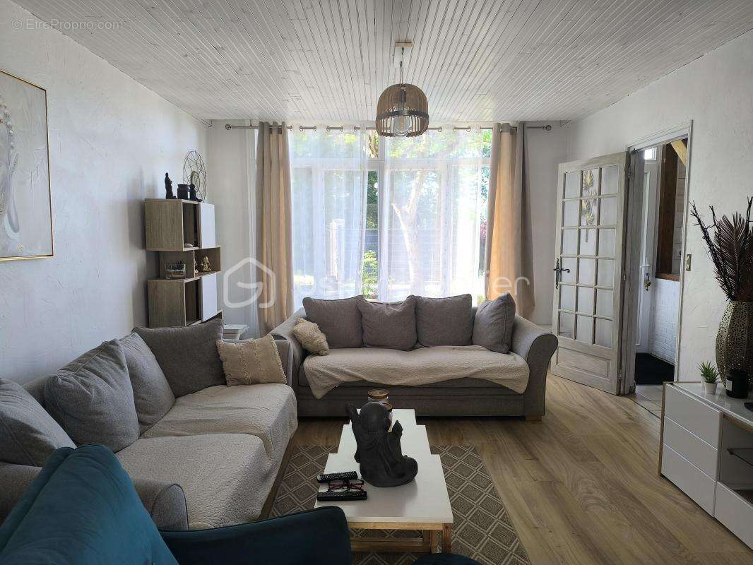 Maison à VILLAINES-SOUS-LUCE