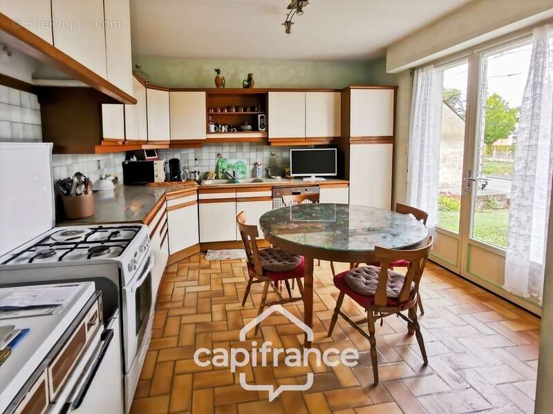 Maison à vendre 7 pièces BESSE SUR BRAYE (72)  -  terrain de 4035 m²  - - photo 6